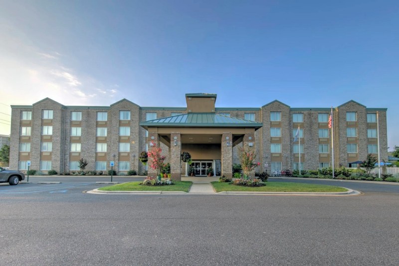 an empty parking lot in front of a building