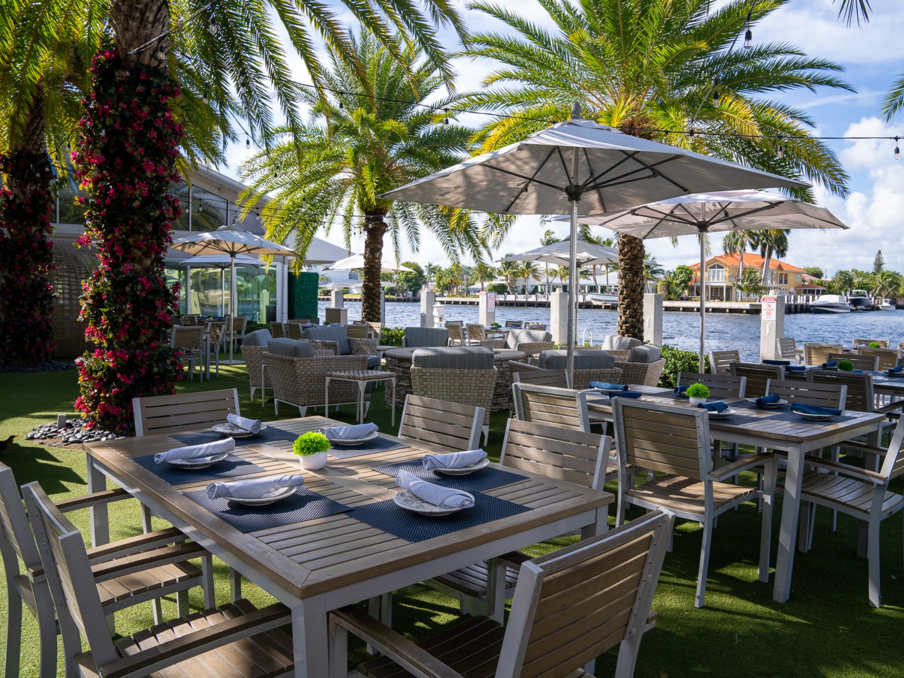 a group of lawn chairs sitting on top of a picnic table